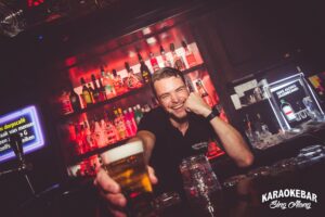 Sing Along barman