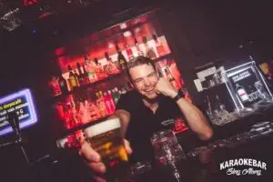 Vrolijke barman SA